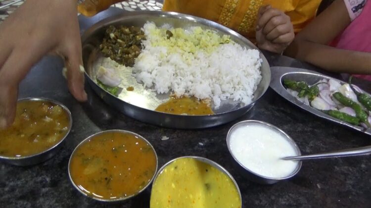Veg Thali Start Only 100 rs with 4 Types of Curry & Curd | Cheap Food in Tamil Nadu Kanyakumari