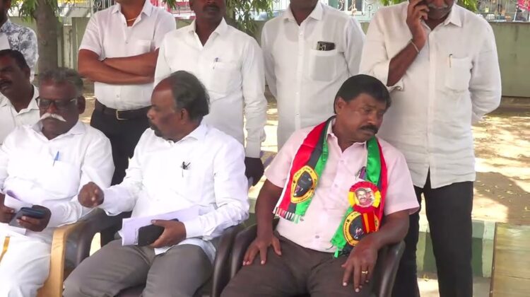 ?நேரலை: தேர்தல் முறைகேடுகளைத் தடுக்க நடவடிக்கை எடுக்கக்கோரி தேர்தல் நடத்தும் அலுவலரிடம் மனு