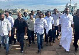 படகில் சென்று குமரி கடற்கரை திருவள்ளுவர் சிலையில் சீமான் மலர் வணக்கம் | தமிழ் மறையோன்