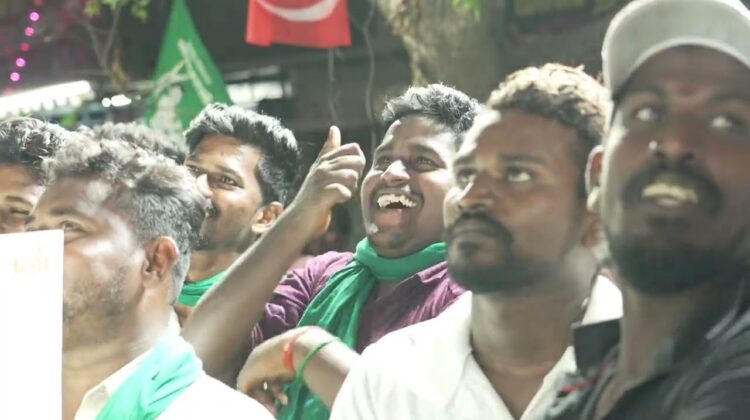 ஏர் கலப்பை கையில வெச்சு வாரான் விவசாயி!